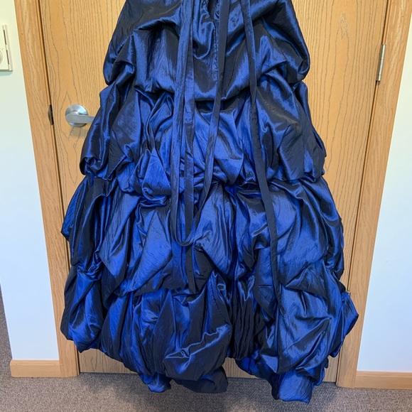 Christopher Henry for Joli Ballgown - Picture 8 of 12